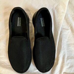 Skechers Go Walk 5 Black Slip-On Shoes Size 8.5 – Like New